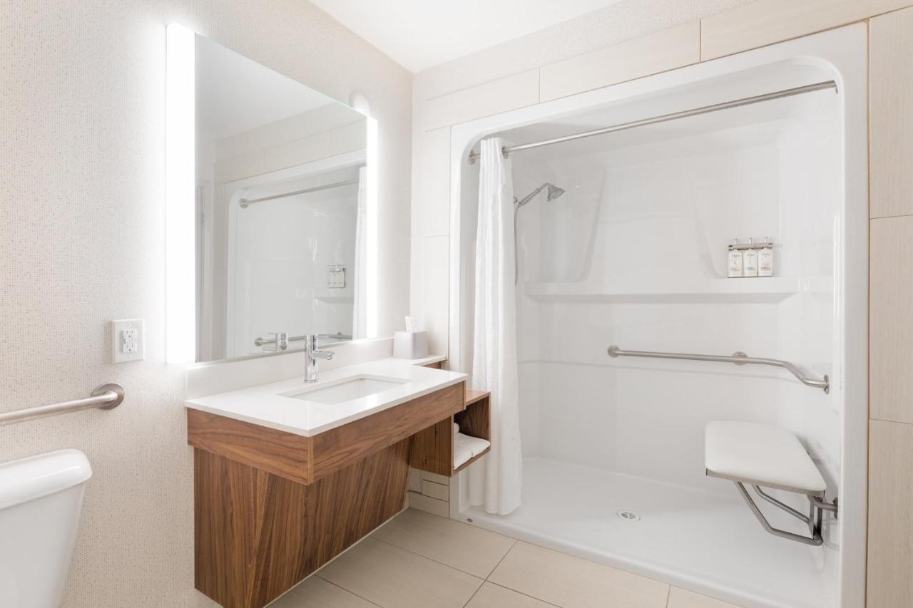 Holiday Inn Express Grande Prairie By Ihg Eksteriør billede