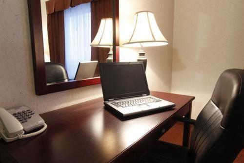 Holiday Inn Express Grande Prairie By Ihg Eksteriør billede