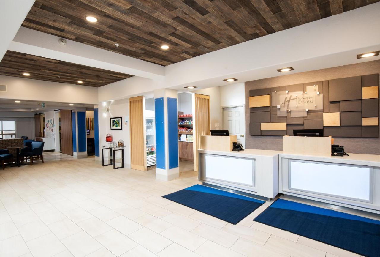Holiday Inn Express Grande Prairie By Ihg Eksteriør billede