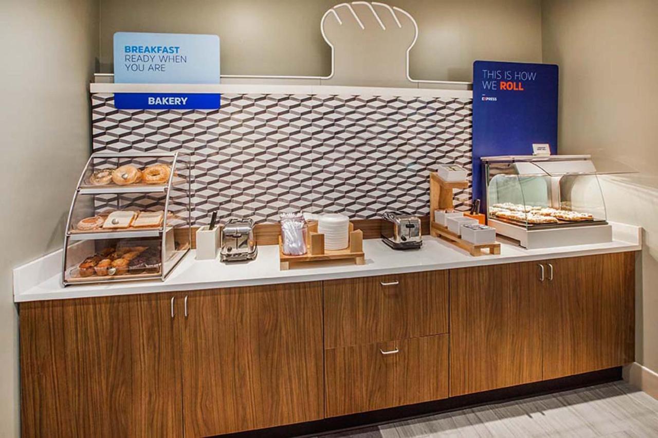 Holiday Inn Express Grande Prairie By Ihg Eksteriør billede